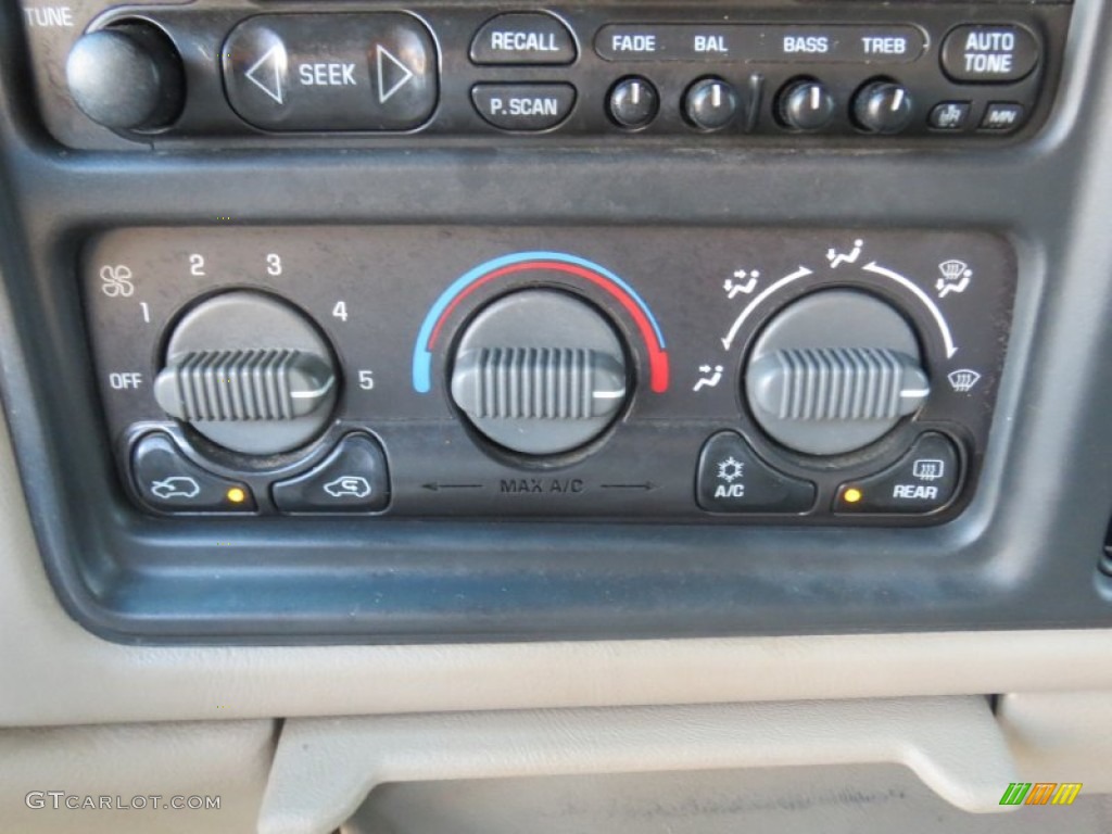 2002 Chevrolet Silverado 2500 LT Crew Cab Controls Photo #74127001