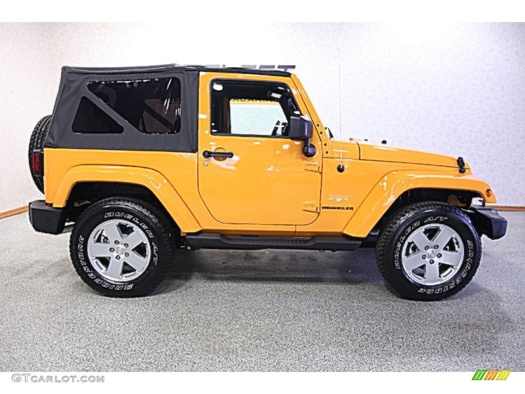 2012 Wrangler Sahara 4x4 - Dozer Yellow / Black photo #4