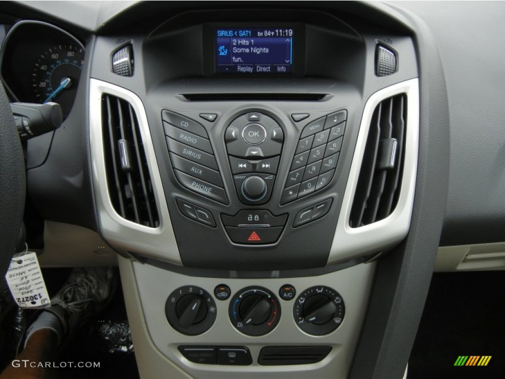 2013 Ford Focus SE Sedan Controls Photo #74138116