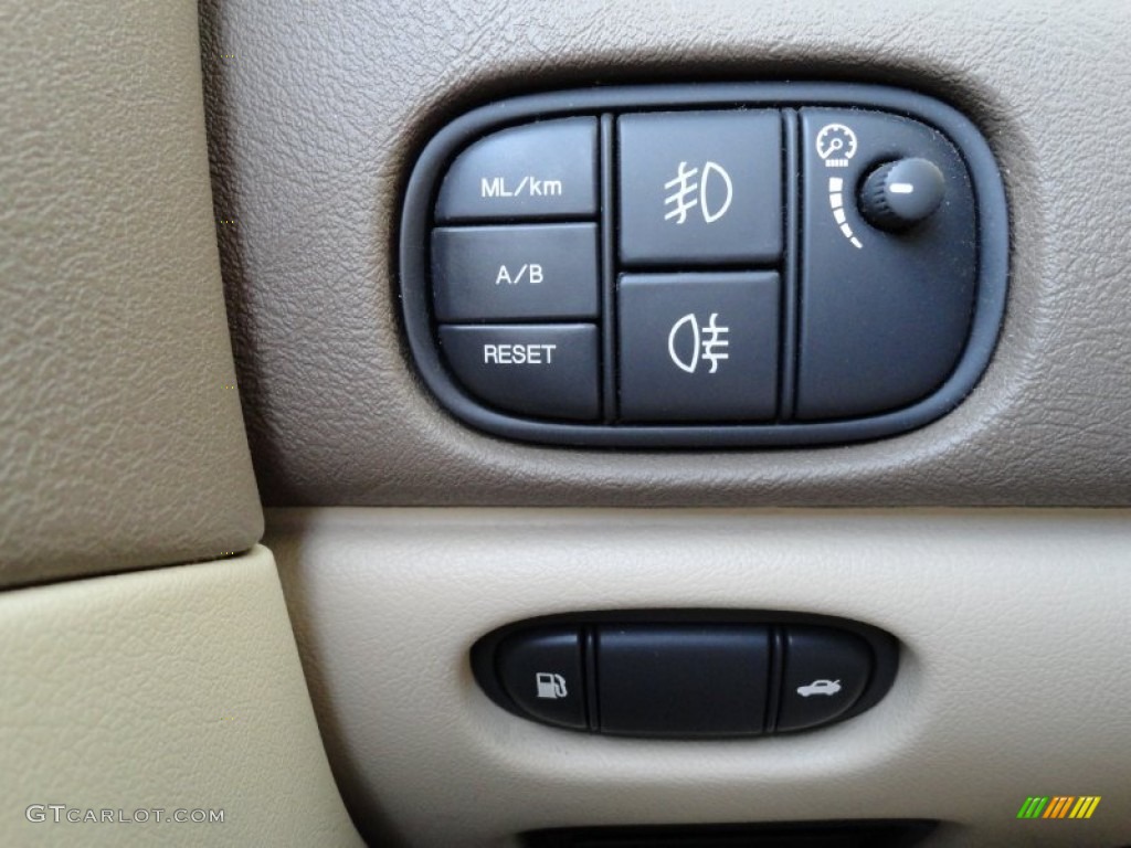 2005 Jaguar S-Type 4.2 Controls Photo #74142623