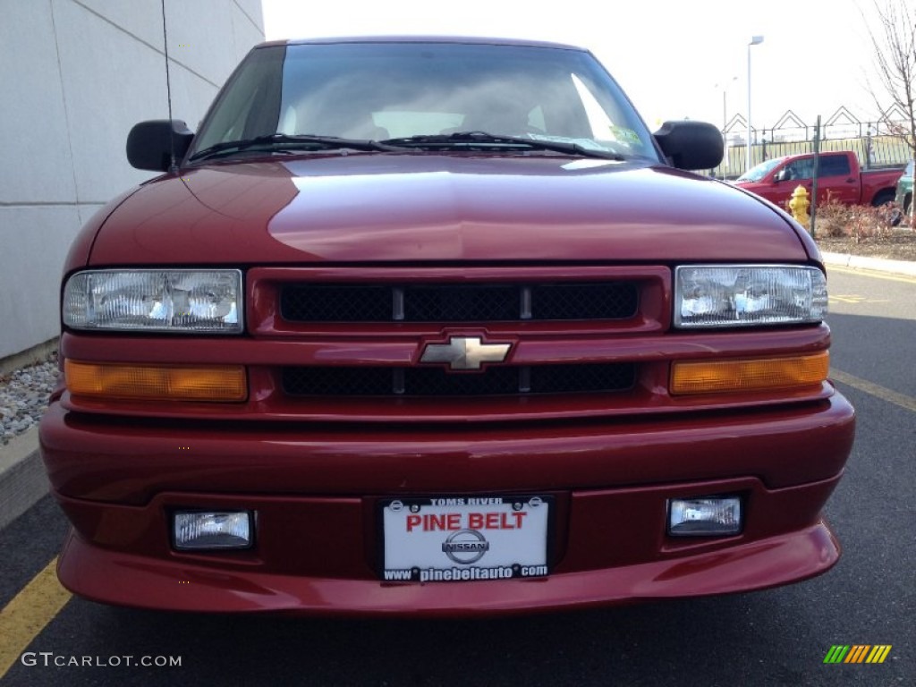 2004 Blazer Xtreme - Dark Cherry Red Metallic / Taupe photo #2