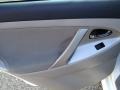 Super White - Camry SE Photo No. 16