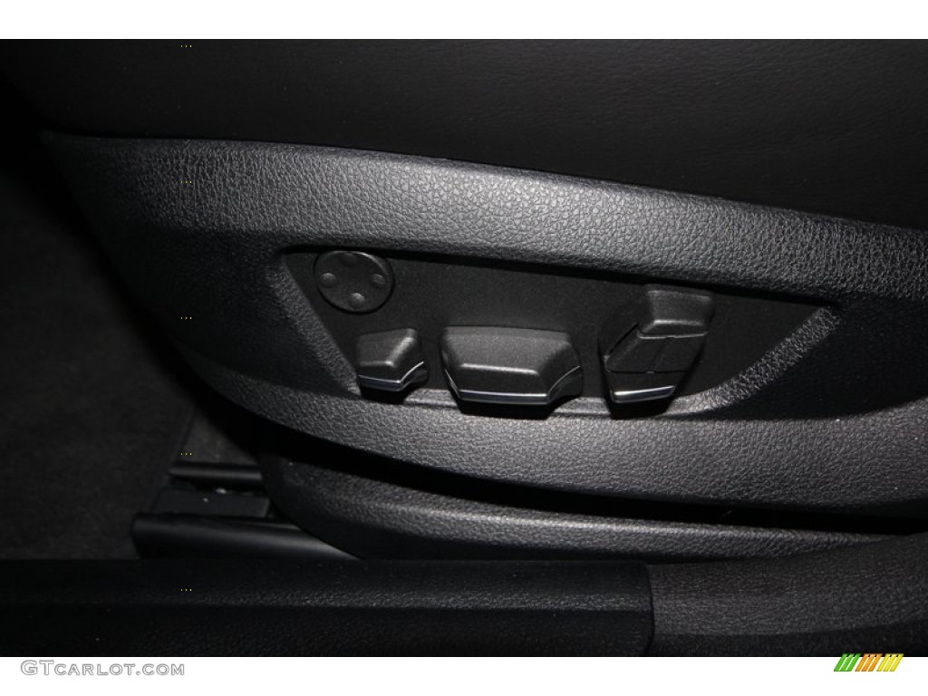 2013 BMW M5 Sedan Controls Photo #74147665