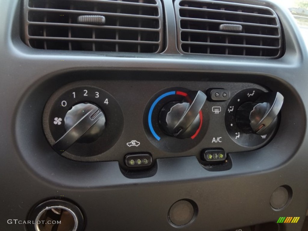 2004 Nissan Frontier XE V6 Crew Cab Controls Photo #74153819