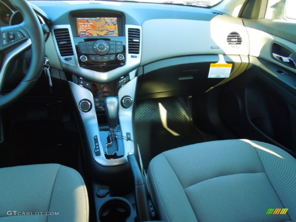 2013 Cruze ECO - Summit White / Jet Black/Medium Titanium photo #18