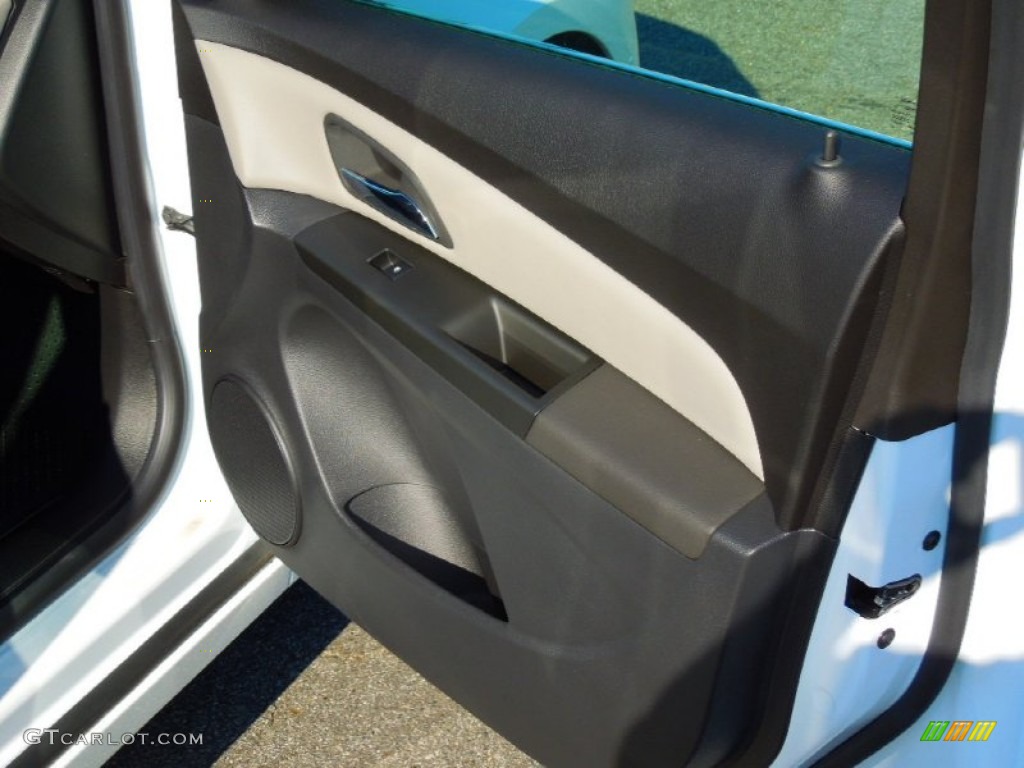 2013 Cruze ECO - Summit White / Jet Black/Medium Titanium photo #23