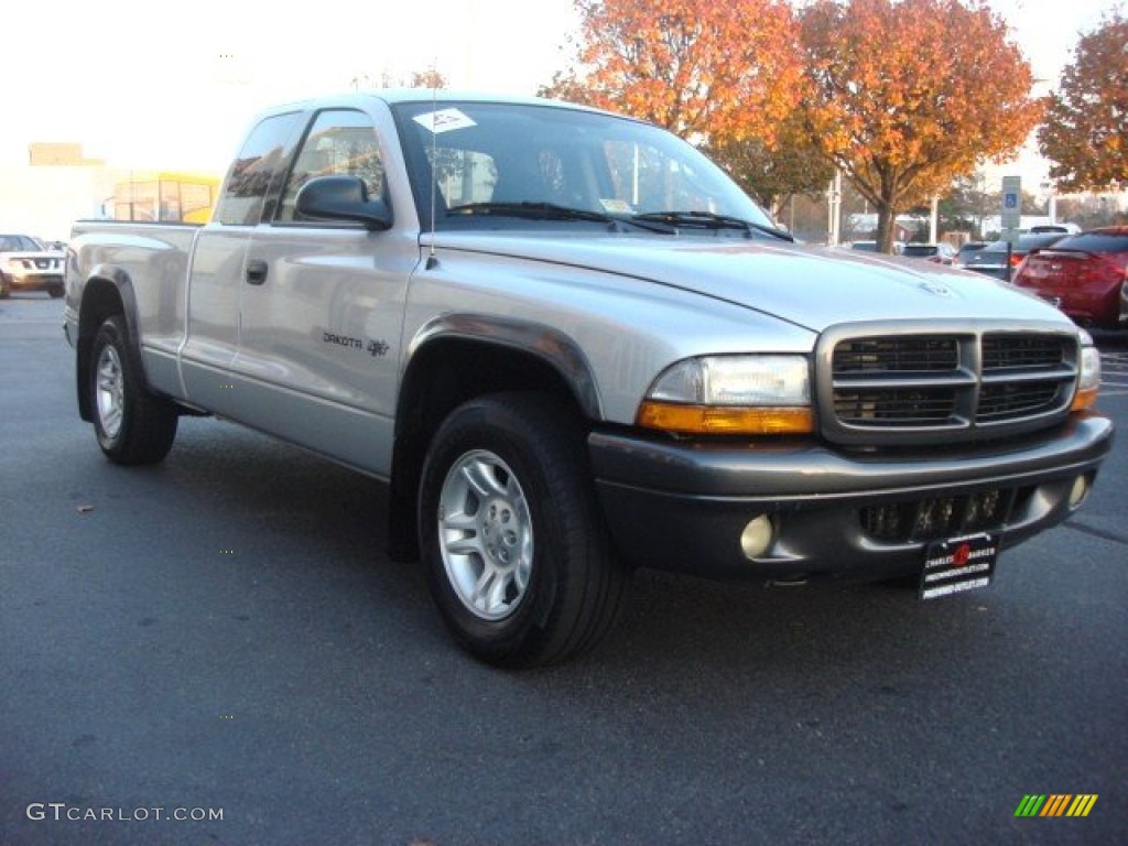 2002 Dakota SXT Club Cab - Bright Silver Metallic / Dark Slate Gray photo #1