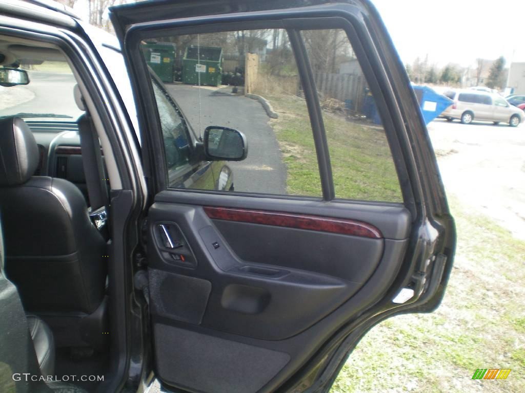 2004 Grand Cherokee Limited 4x4 - Brillant Black Crystal Pearl / Dark Slate Gray photo #22