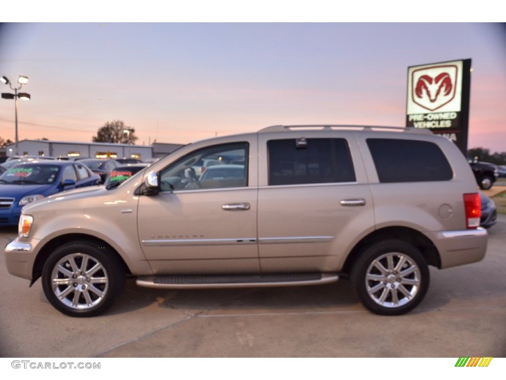 2008 Aspen Limited Walter P Chrysler Signature Series - Light Sandstone Metallic / Light Graystone photo #2