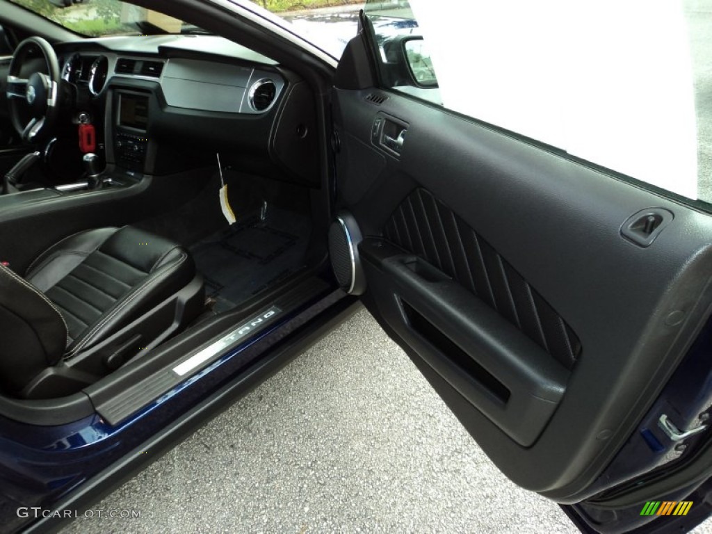 Charcoal Black Interior 2010 Ford Mustang GT Premium Coupe Photo #74165551