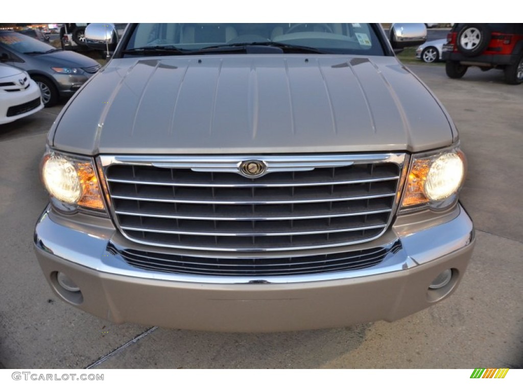 2008 Aspen Limited Walter P Chrysler Signature Series - Light Sandstone Metallic / Light Graystone photo #10