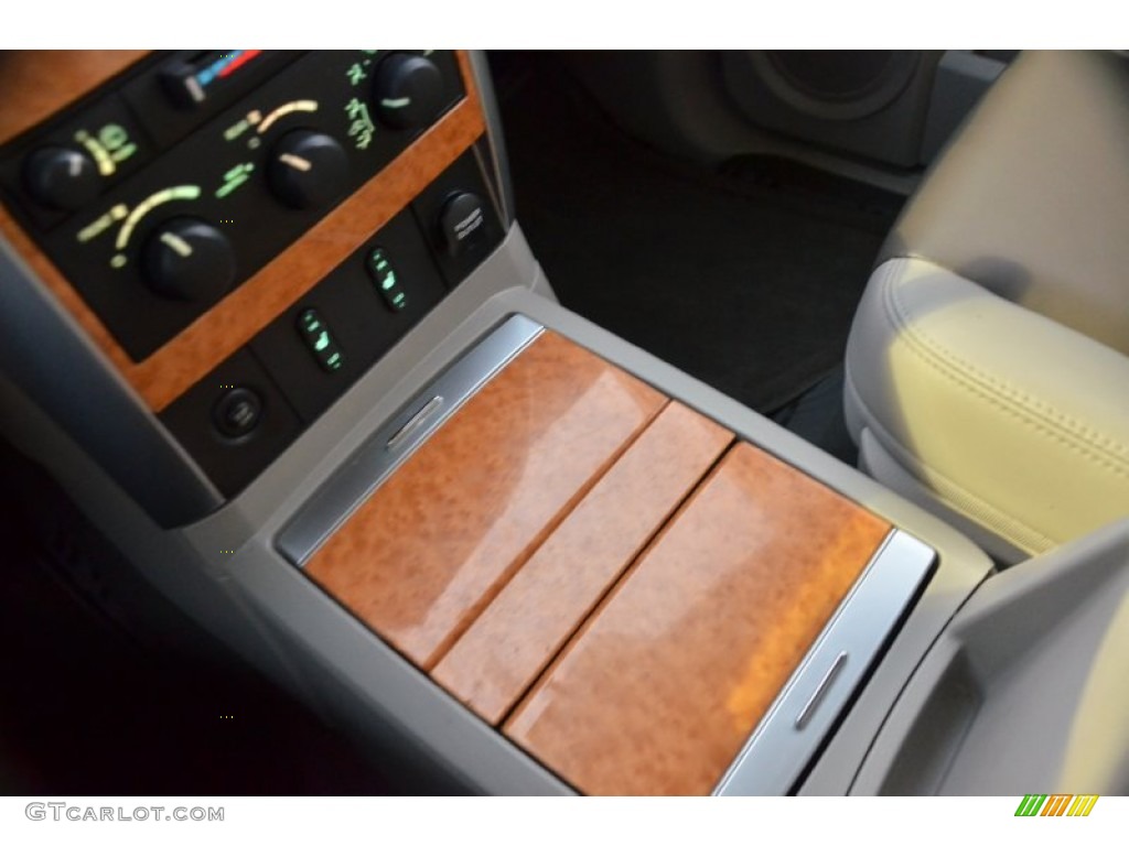 2008 Aspen Limited Walter P Chrysler Signature Series - Light Sandstone Metallic / Light Graystone photo #31