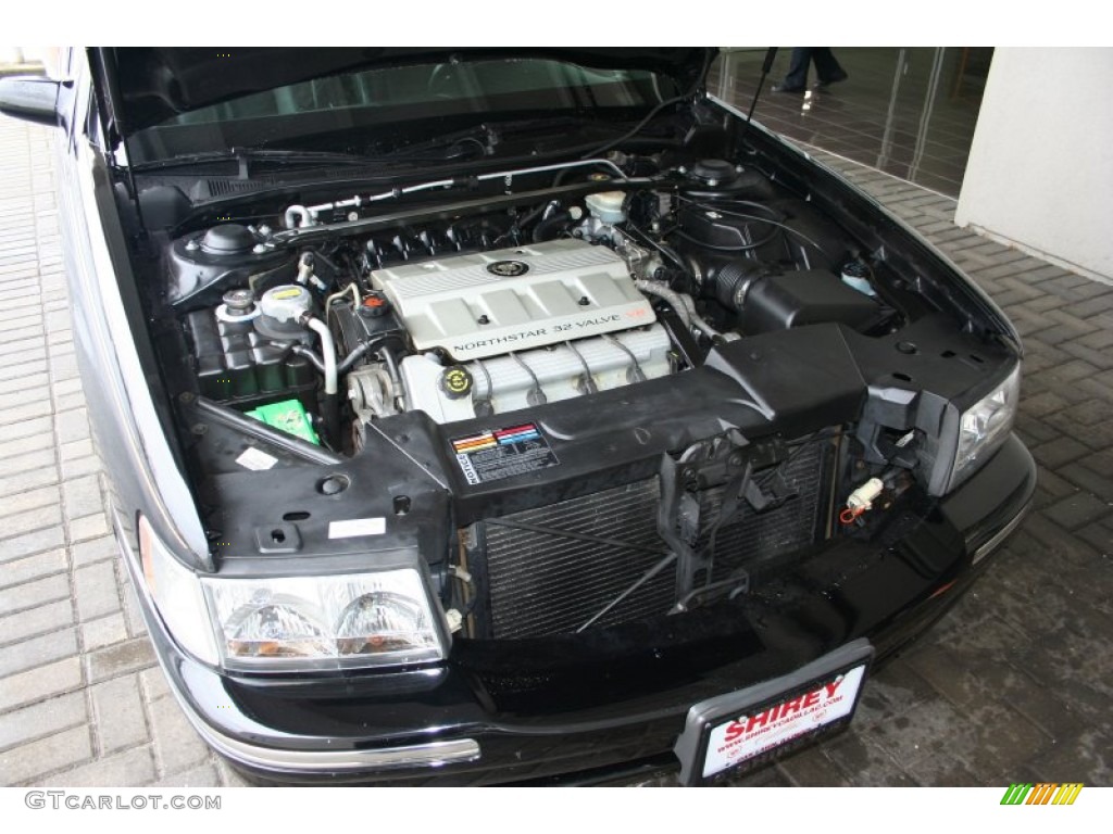 1997 Cadillac DeVille Sedan 4.6L DOHC 32-Valve V8 Engine Photo #74169643