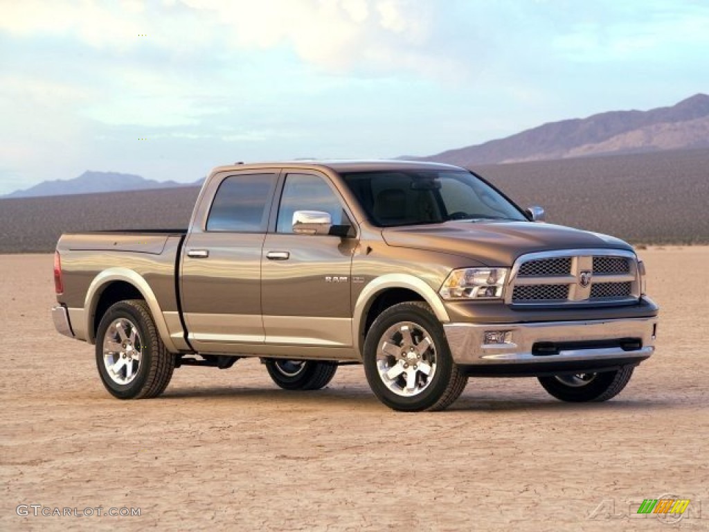 2012 Ram 1500 Express Crew Cab - Bright White / Dark Slate Gray/Medium Graystone photo #2