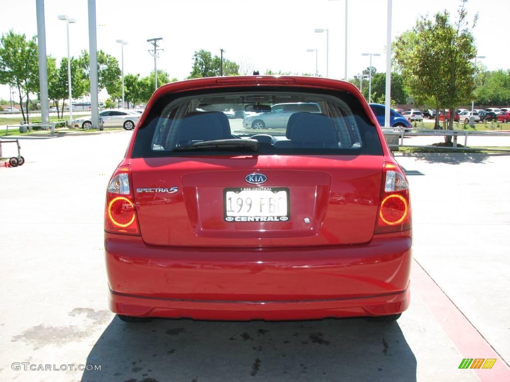 2005 Spectra 5 Wagon - Radiant Red / Gray photo #6