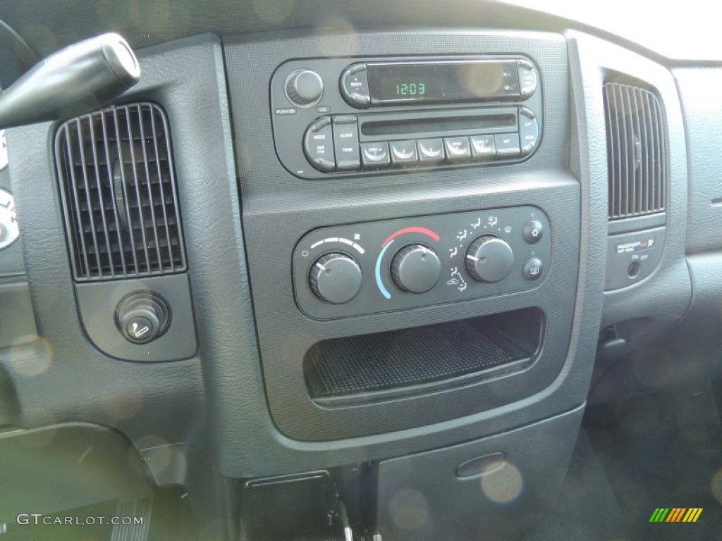 2005 Dodge Ram 1500 SLT Regular Cab Controls Photo #74172557