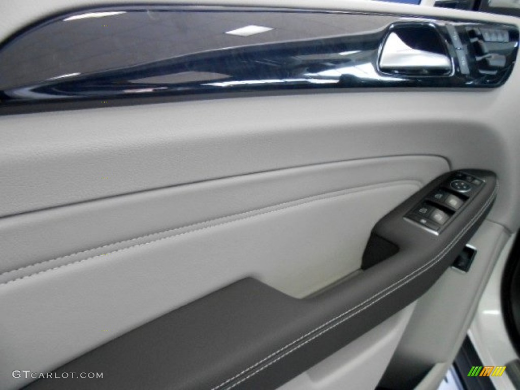 2013 Mercedes-Benz ML 350 BlueTEC 4Matic Grey Door Panel Photo #74178251