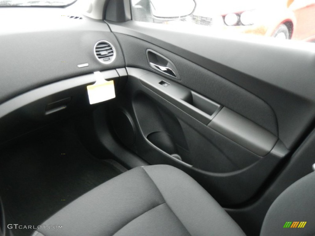 2013 Cruze LT - Summit White / Jet Black photo #11