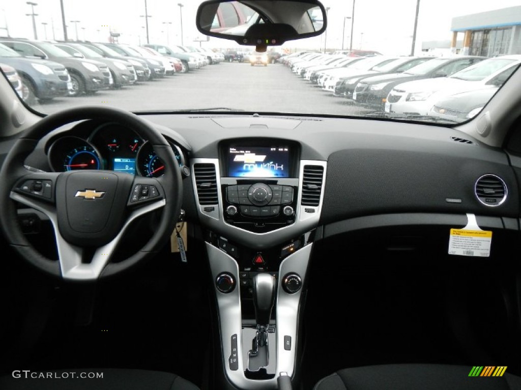 2013 Cruze LT - Summit White / Jet Black photo #12