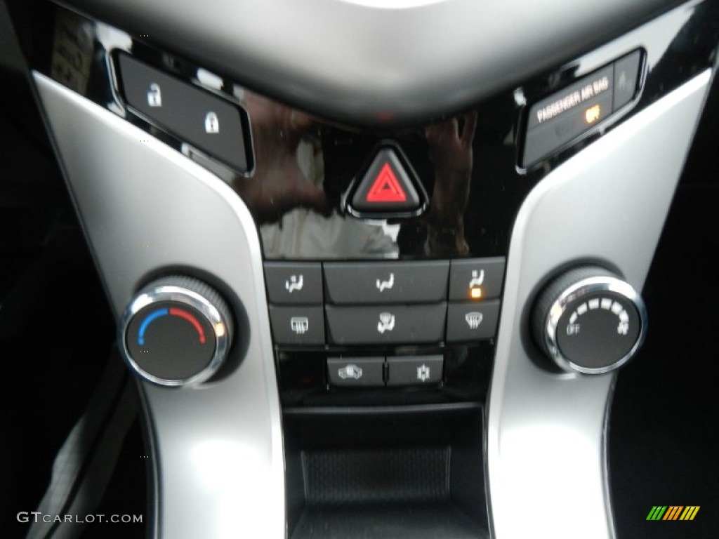 2013 Cruze LT - Summit White / Jet Black photo #17