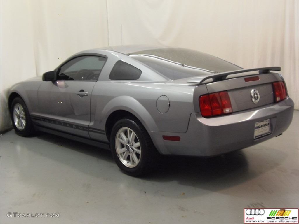 2006 Mustang V6 Deluxe Coupe - Tungsten Grey Metallic / Dark Charcoal photo #18
