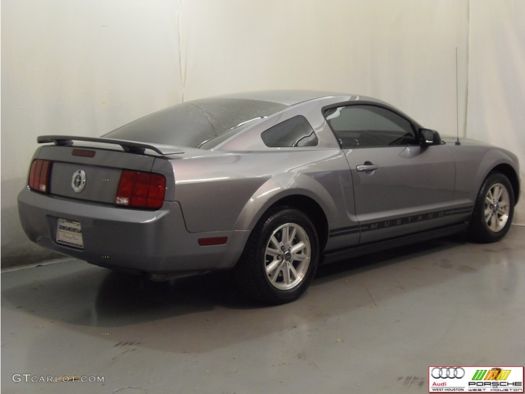 2006 Mustang V6 Deluxe Coupe - Tungsten Grey Metallic / Dark Charcoal photo #19