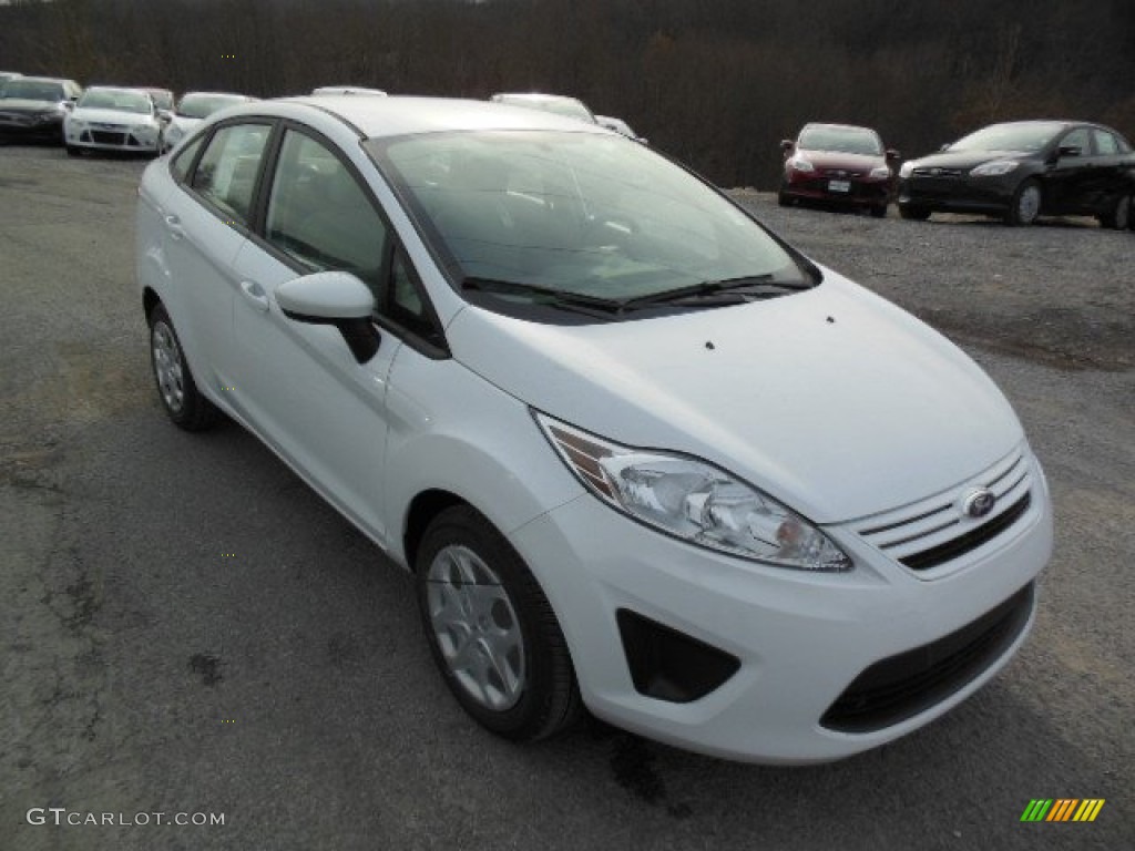 2013 Fiesta S Sedan - Oxford White / Charcoal Black/Light Stone photo #2