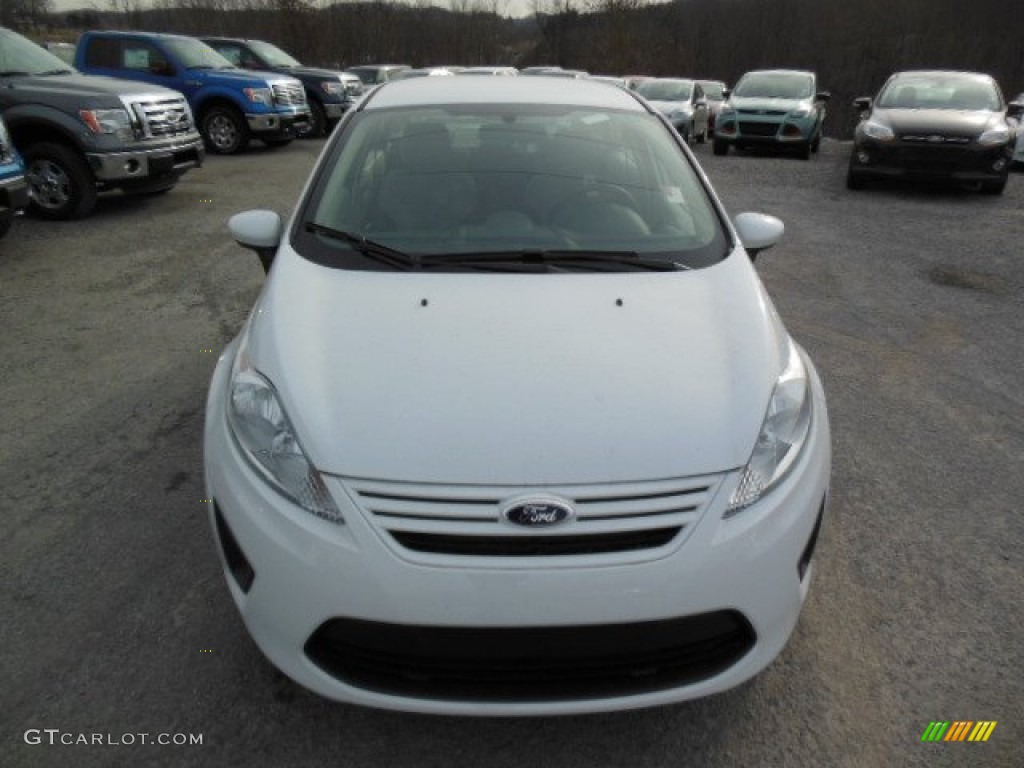 2013 Fiesta S Sedan - Oxford White / Charcoal Black/Light Stone photo #3