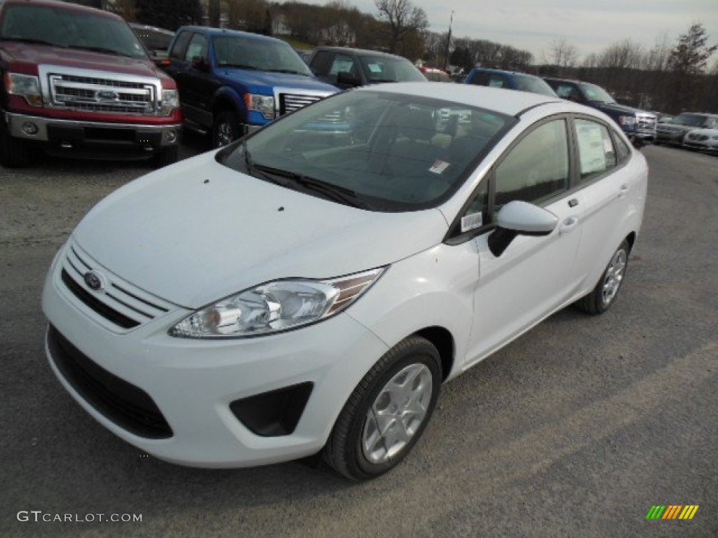 2013 Fiesta S Sedan - Oxford White / Charcoal Black/Light Stone photo #4