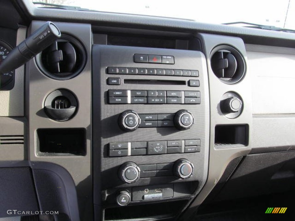 2010 F150 STX SuperCab 4x4 - Ingot Silver Metallic / Medium Stone photo #16