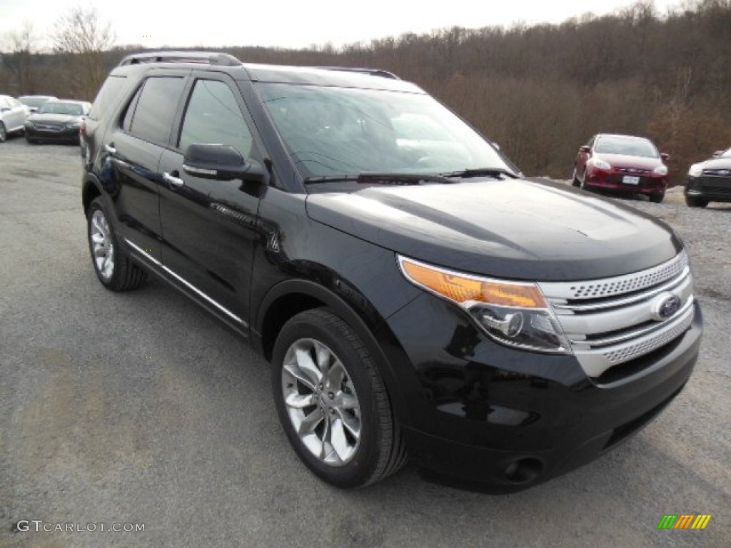 2013 Explorer XLT 4WD - Tuxedo Black Metallic / Charcoal Black photo #2