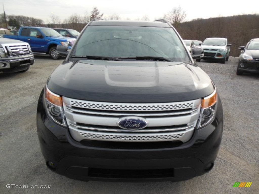 2013 Explorer XLT 4WD - Tuxedo Black Metallic / Charcoal Black photo #3