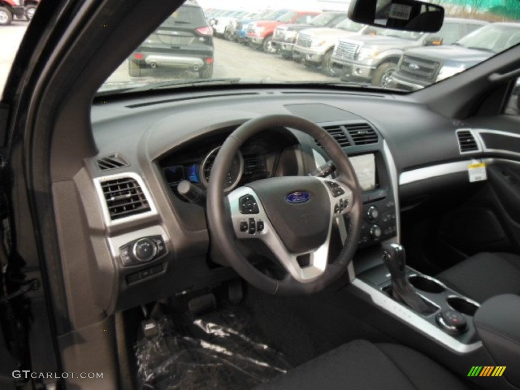 2013 Explorer XLT 4WD - Tuxedo Black Metallic / Charcoal Black photo #10