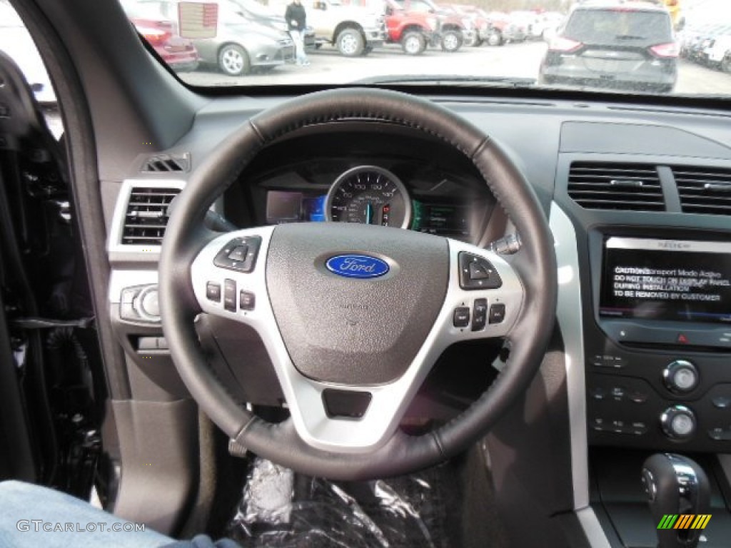 2013 Explorer XLT 4WD - Tuxedo Black Metallic / Charcoal Black photo #18