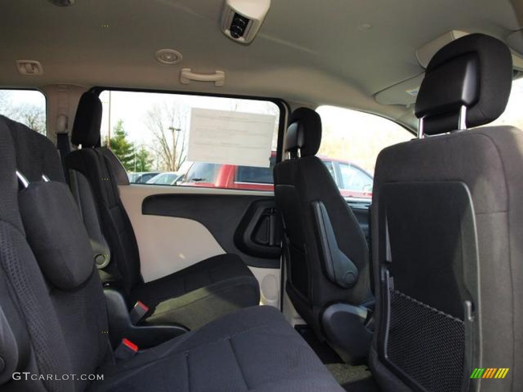 2013 Grand Caravan SE - Sandstone / Black/Light Graystone photo #4