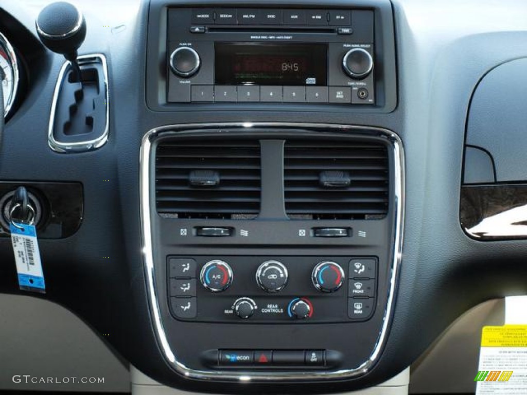 2013 Grand Caravan SE - Sandstone / Black/Light Graystone photo #6