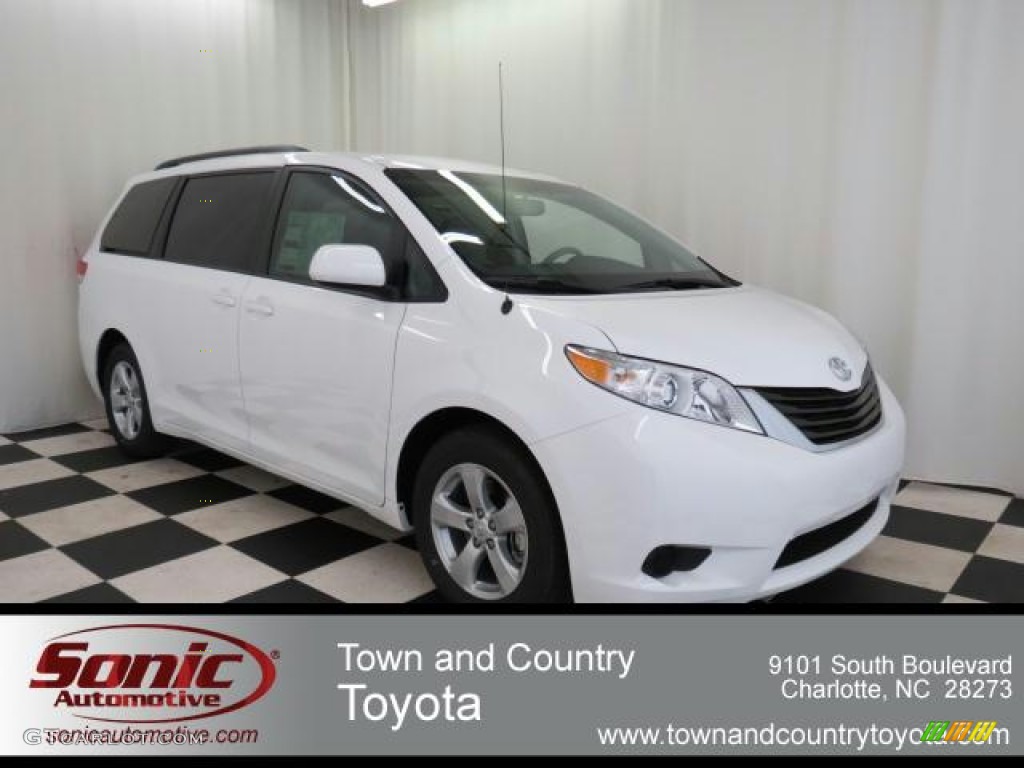 2013 Sienna LE - Super White / Light Gray photo #1