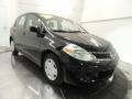 Super Black - Versa 1.8 S Hatchback Photo No. 3