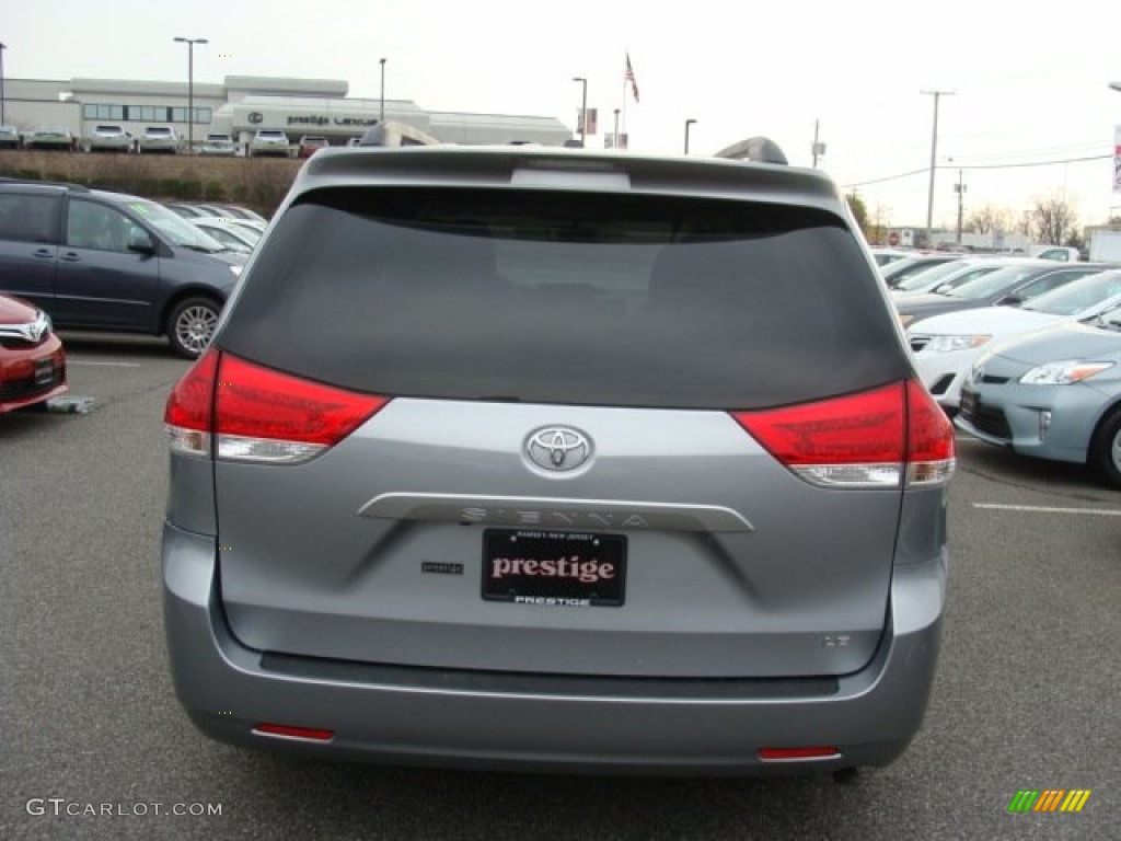 2012 Sienna LE - Silver Sky Metallic / Light Gray photo #5