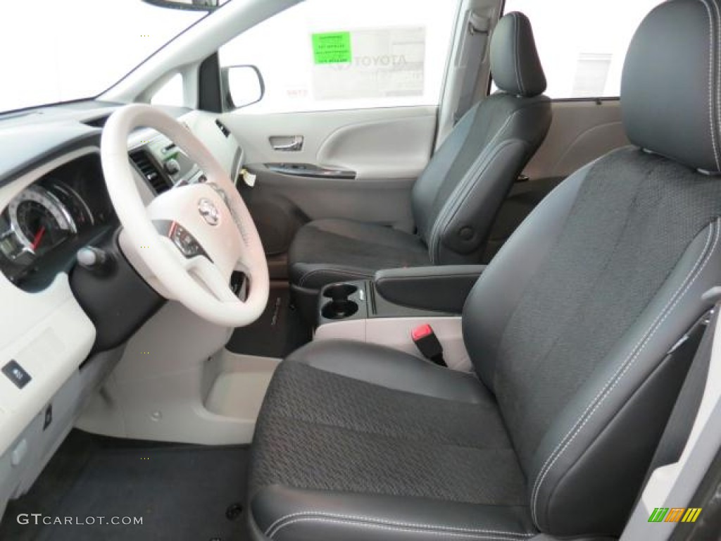 2013 Toyota Sienna SE Front Seat Photo #74193693