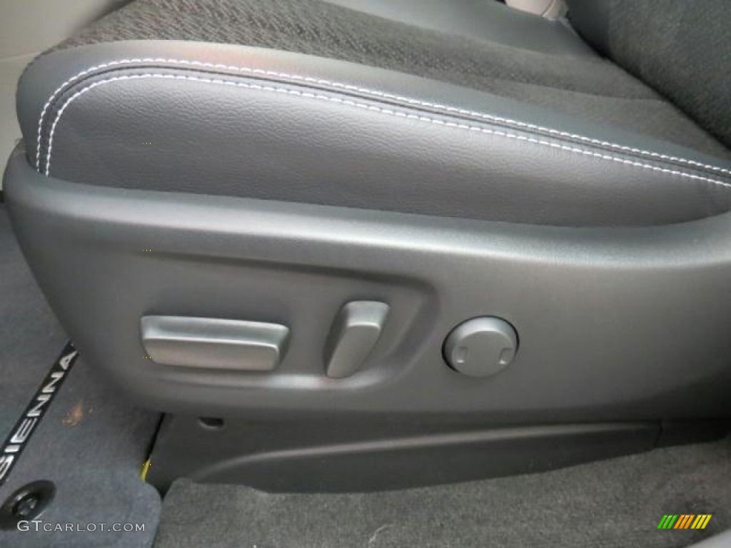 2013 Toyota Sienna SE Front Seat Photo #74193712