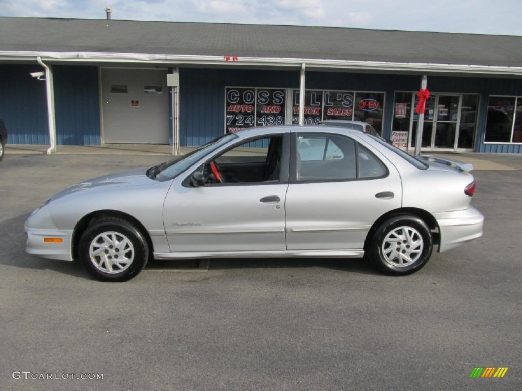 2002 Sunfire SE Sedan - Ultra Silver Metallic / Graphite photo #2