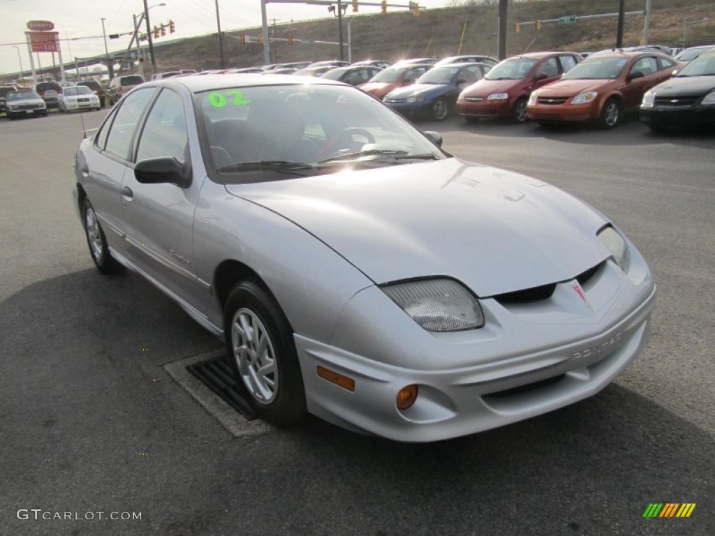 2002 Sunfire SE Sedan - Ultra Silver Metallic / Graphite photo #6