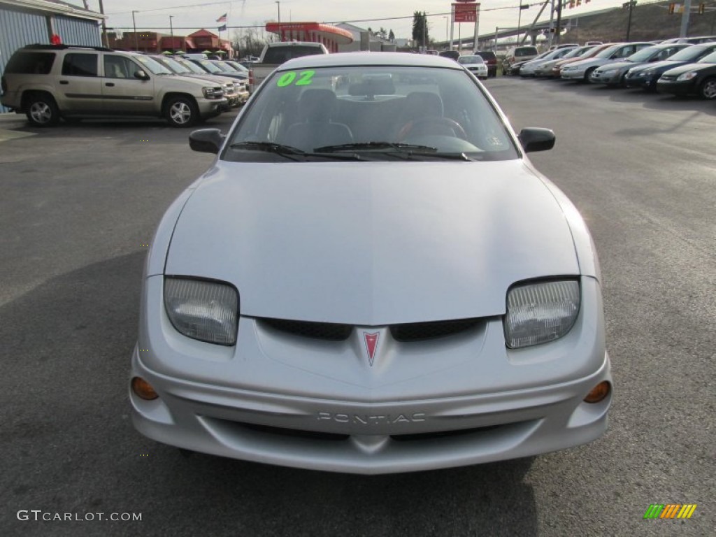 2002 Sunfire SE Sedan - Ultra Silver Metallic / Graphite photo #7