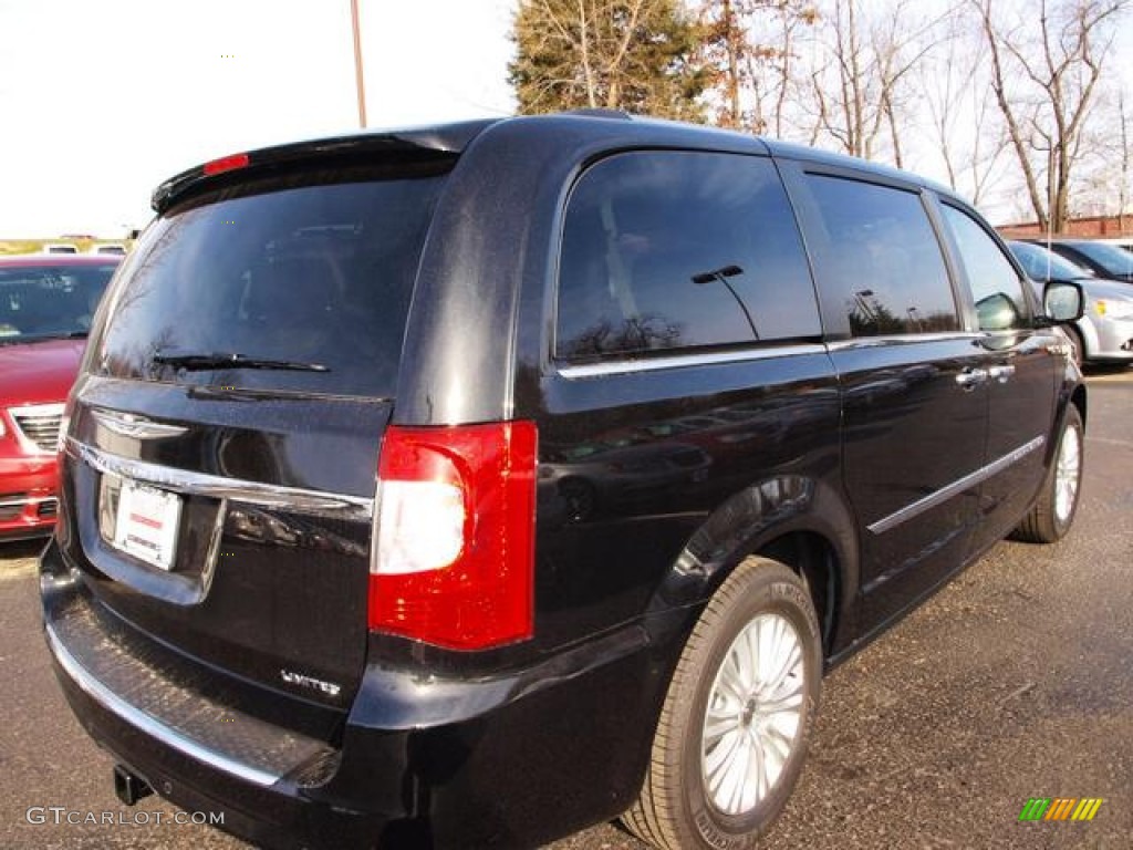 2013 Town & Country Limited - Brilliant Black Crystal Pearl / Dark Frost Beige/Medium Frost Beige photo #3