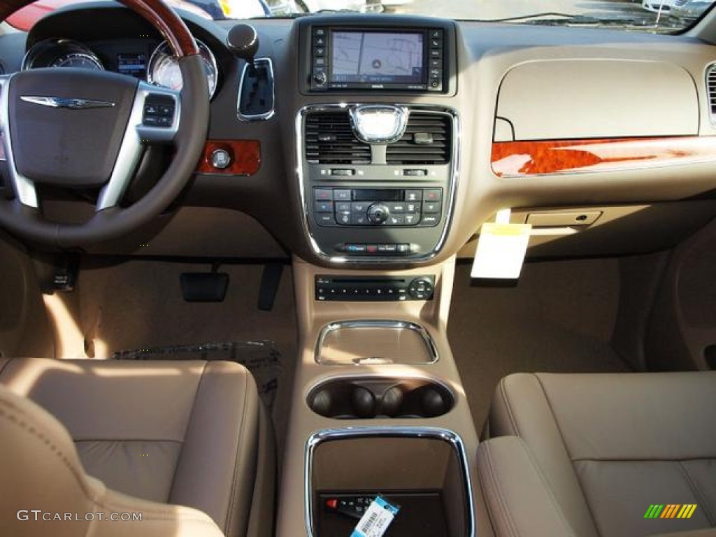 2013 Town & Country Limited - Brilliant Black Crystal Pearl / Dark Frost Beige/Medium Frost Beige photo #6