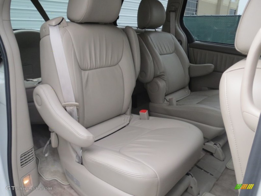 2010 Sienna XLE - Blizzard Pearl Tricoat / Taupe photo #23