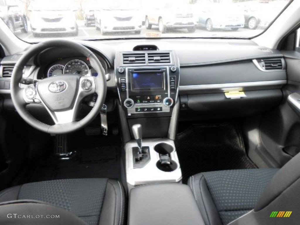 2012 Toyota Camry SE Black Dashboard Photo #74205901