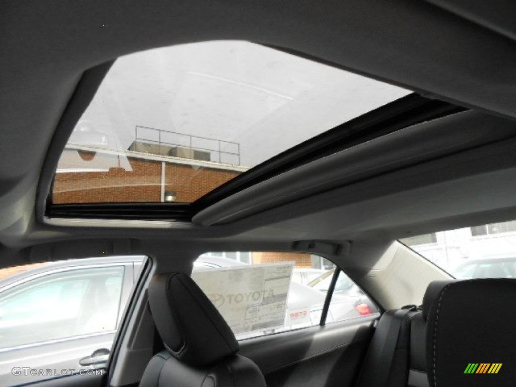 2012 Toyota Camry SE Sunroof Photos