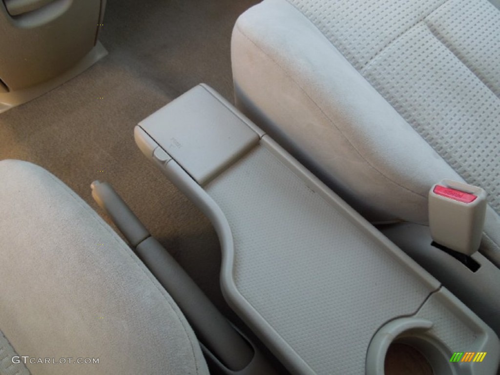 2006 MPV LX - Rally White / Beige photo #12
